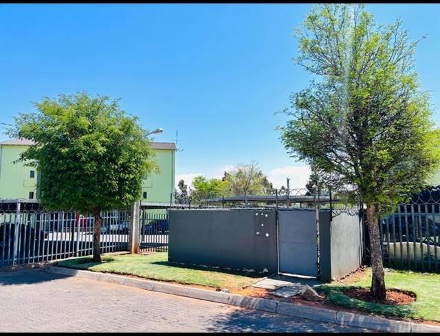 2 BEDROOM PROPERTY TO RENT IN FLEURHOF